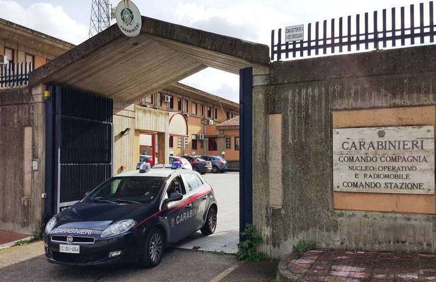 Il “ladro di merendine” colpisce ancora, beccato nascosto tra le piante di un vivaio a San Gregorio di Catania, arrestato