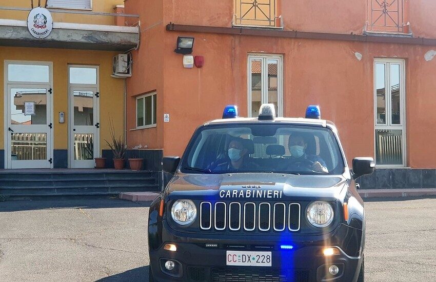 Adrano, padre minacciato di morte dal figlio si rifugia in caserma