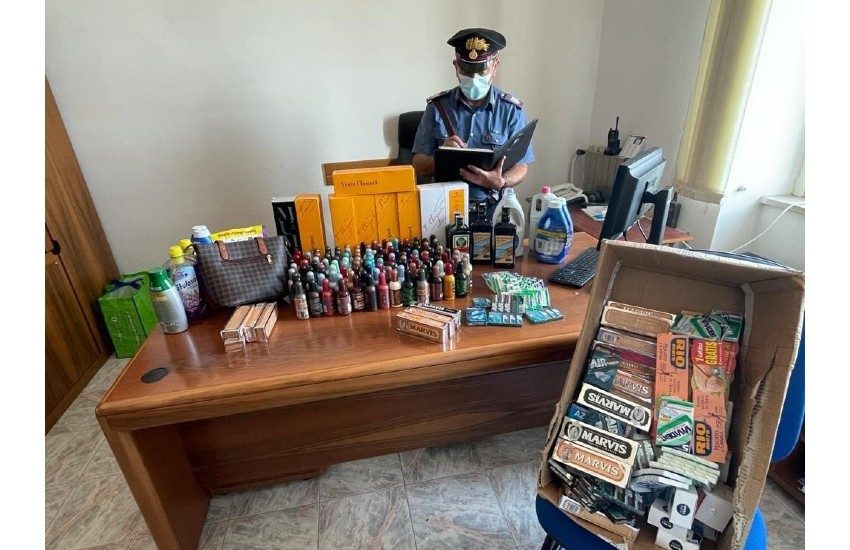 Furto e ricettazione al centro commerciale Itaca a Formia; quattro denunciati