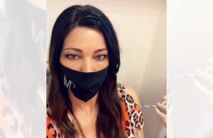 ‘Iniziamo a vedere un po’ di luce’; Manuela Arcuri vaccinata a Latina