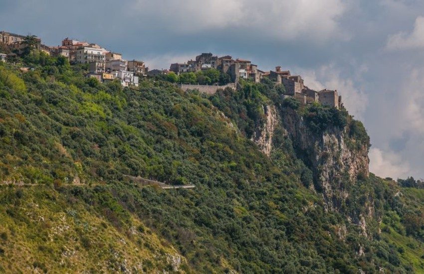 Una frana blocca la strada Norbana a Norma; a lavoro i tecnici della provincia