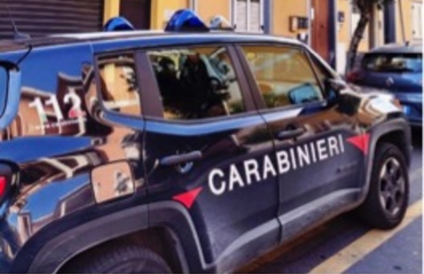 Pedara, ambulante senza autorizzazione lancia frutta contro la Polizia Locale, arrestato dai Carabinieri