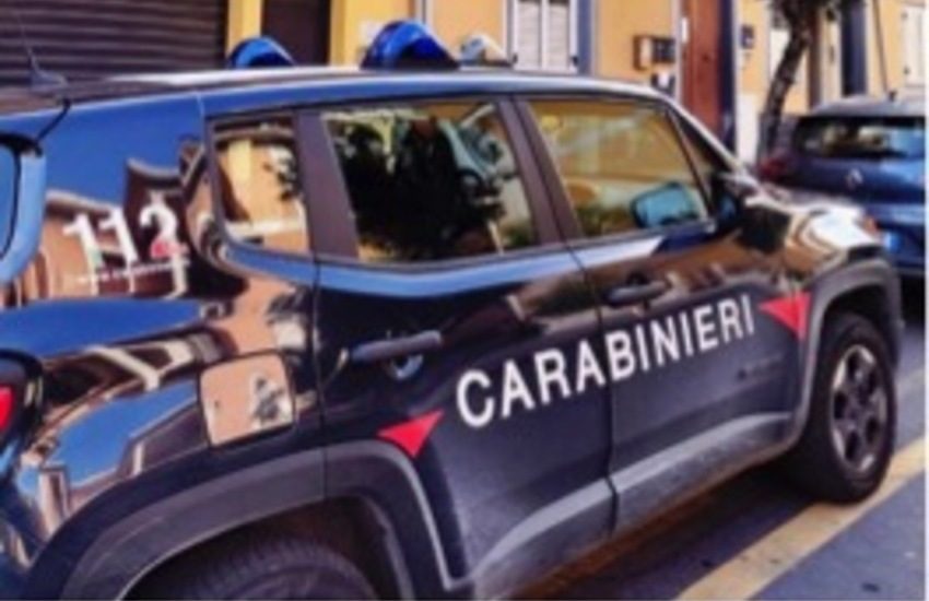 Pedara, ambulante senza autorizzazione lancia frutta contro la Polizia Locale, arrestato dai Carabinieri