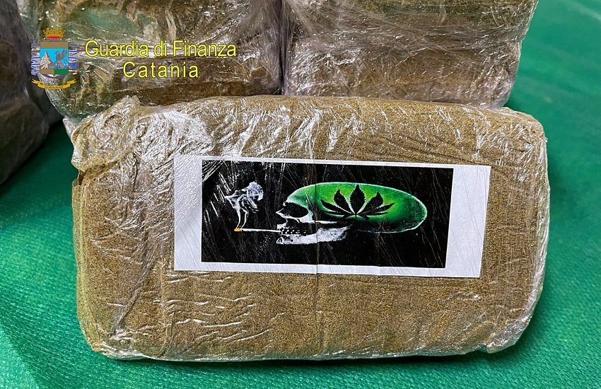 Catania, contrasto alle sostanze stupefacenti, sequestrati 4 kg marijuana