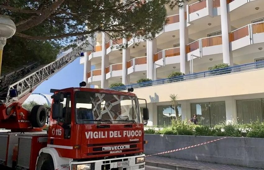Per sfuggire ai Carabinieri precipita da quinto piano e muore