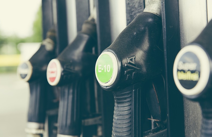 Aumenta prezzo benzina: 1,634 euro al litro, record dal 2018