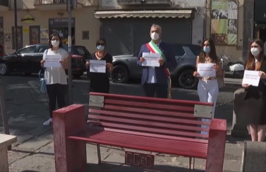 Flash mob a Somma Vesuviana contro la violenza sulle donne. L’ombra della gelosia dietro l’ultimo femminicidio