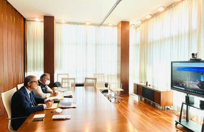 Catania, incendi e cenere, si è riunita l’Unità di crisi nazionale richiesta da Musumeci