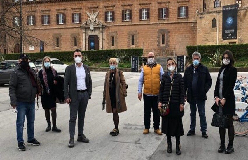 Caregivers familiari. Reset Vittoria: “Fatica e sofferenza nelle famiglie con disabilità. Non si può più aspettare. La legge chiamata a riconoscerli e a tutelarli non più rinviabile”