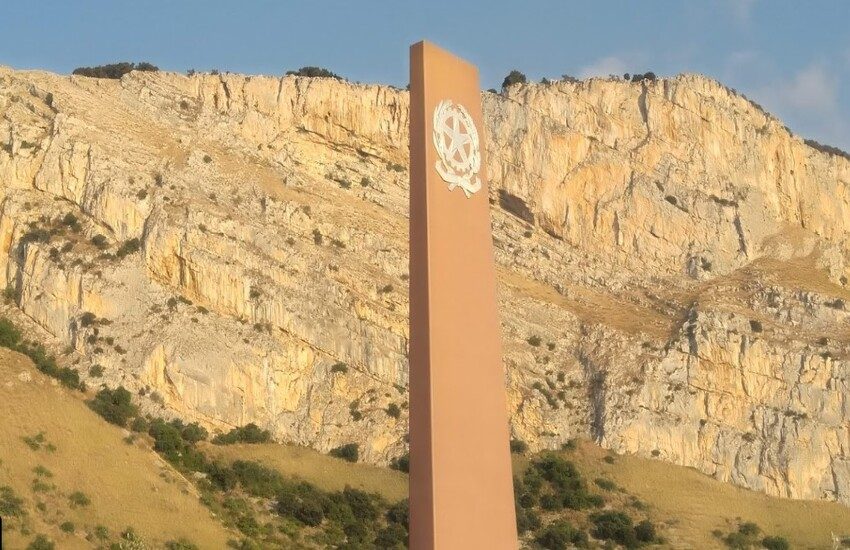 Palermo – Ministro Guerini in visita all’obelisco della strage di Capaci