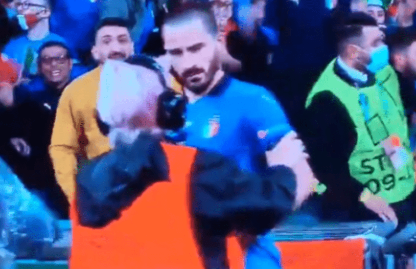 La notte di Wembley regala perle sul web: Verratti e l’invasore di campo, Bonucci placcato da una steward