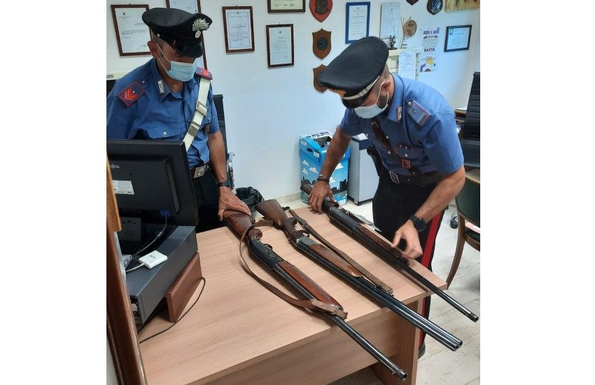 Sezze, conserva in casa i fucili da caccia del marito defunto: denunciata
