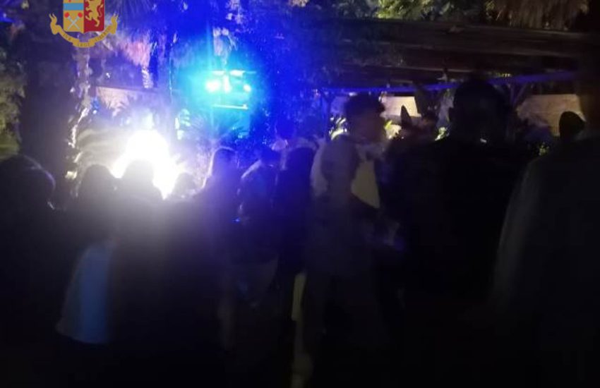 Accoltellamento nei parcheggi della discoteca, scattano 5 denunce