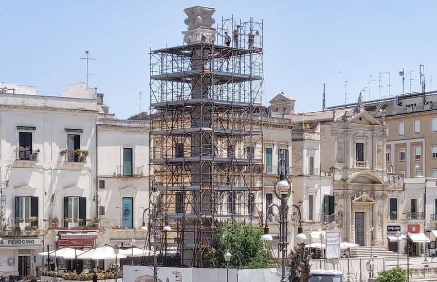 Piazza Sant’Oronzo, terminato il restauro della colonna