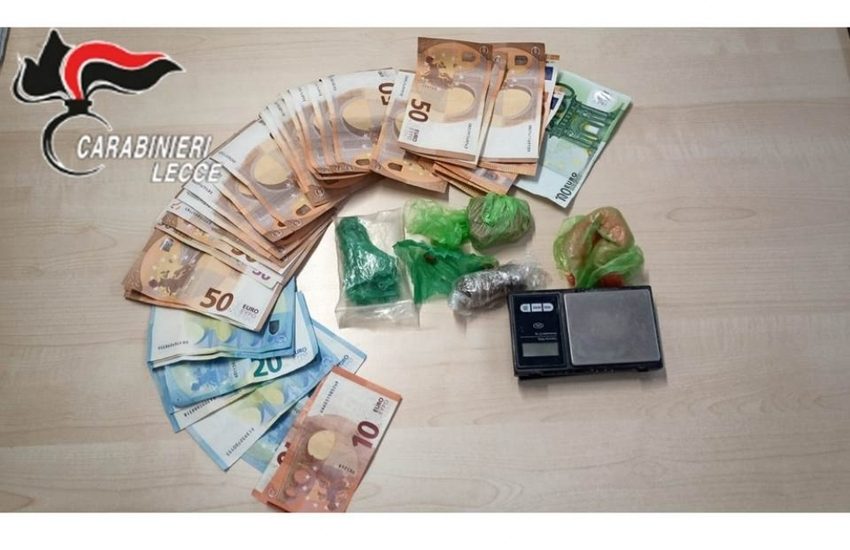 Oltre 70 grammi di droga in casa, arrestato per spaccio 42enne