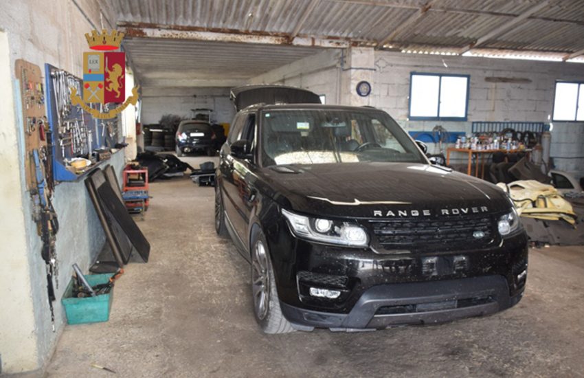Nel capannone spunta un’officina per auto rubate. Denunciato per ricettazione 56enne