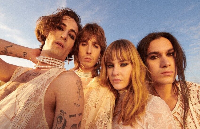 I Maneskin contro i No Vax: “Rifiutare il vaccino è da pazzi, è come essere terrapiattisti”