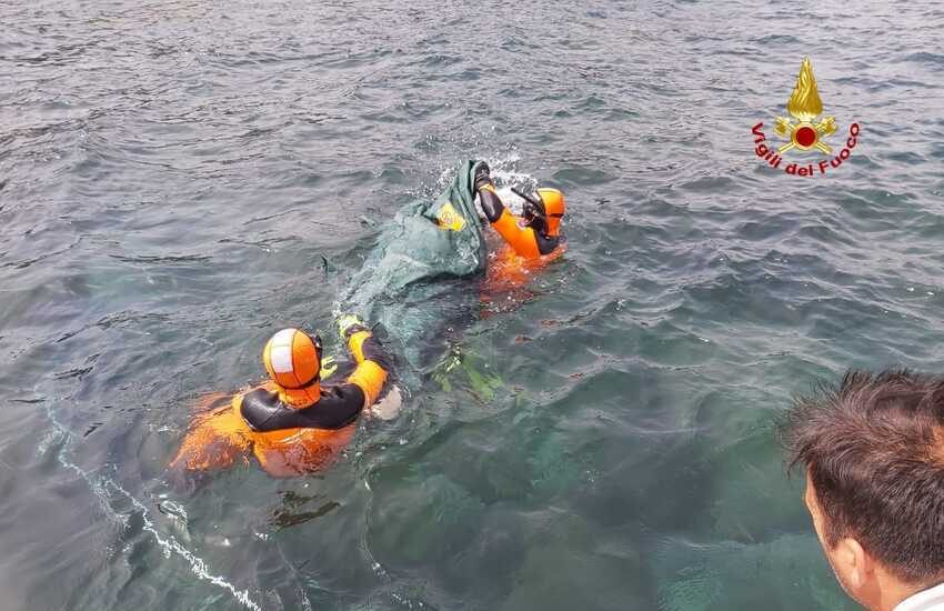 Catania, i Vigili del Fuoco recuperano in mare il corpo senza vita di una donna