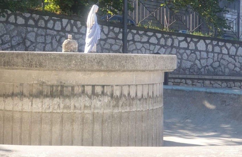 Sezze, madonnina ritrovata a Ferro di Cavallo, il mistero si infittisce. Parla il parroco di San Carlo