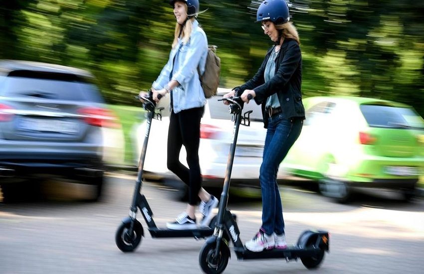 Scoglitti: isola pedonale vietata a biciclette, monopattini e skateboardes nelle ore serali