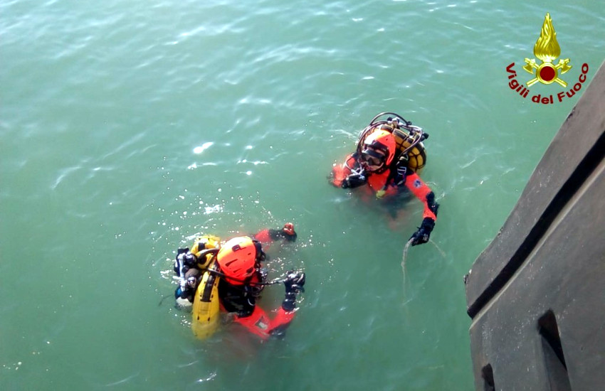 Lago Maggiore, sub trovano un cadavere in acqua