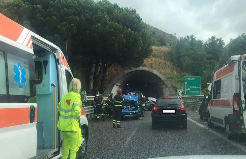 Maltempo, tragedia sfiorata a Messina: tamponamento a catena in tangenziale