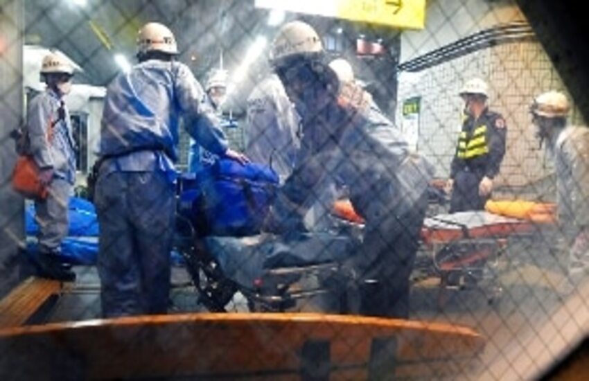 Tokyo: In preda a raptus, accoltella ragazze su un treno. Una è grave