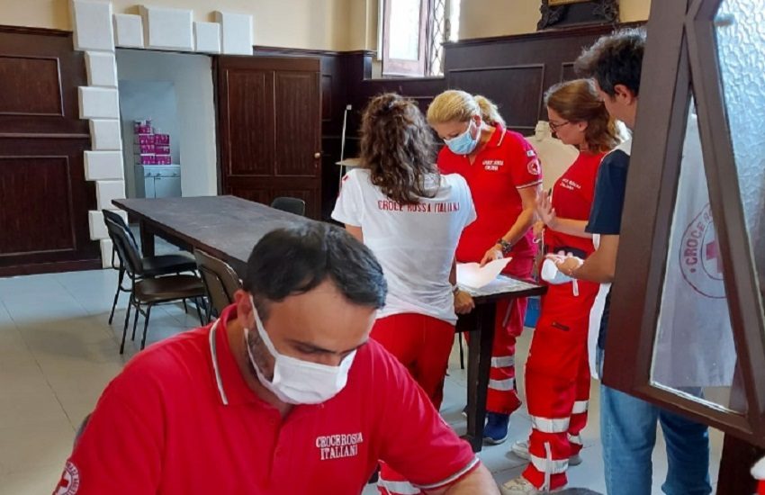 Servizio bagni e docce per clochards dal lunedì al giovedì ai Salesiani di Via Teatro Greco