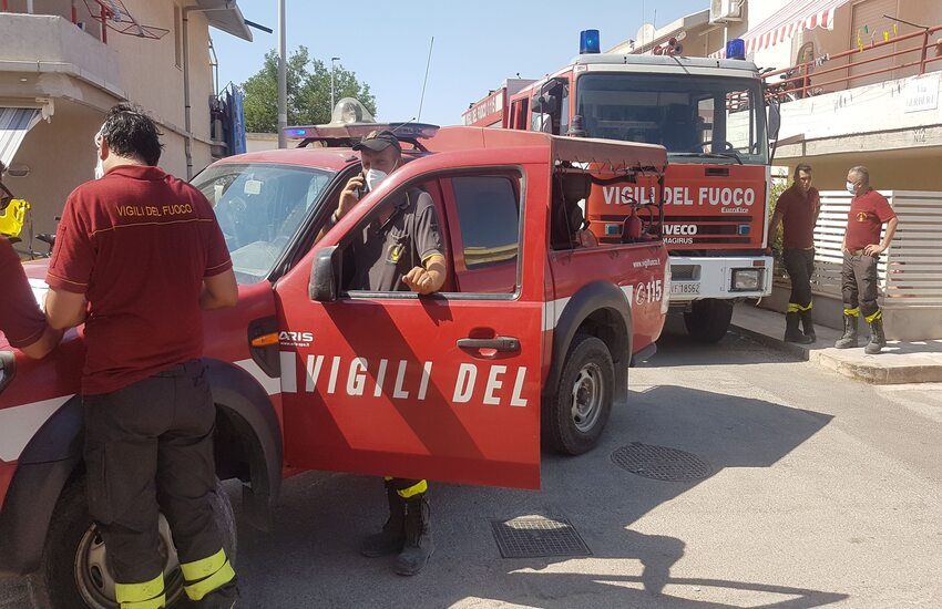 Denso fumo in un garage a Caucana. Intervengono i Vigili del Fuoco