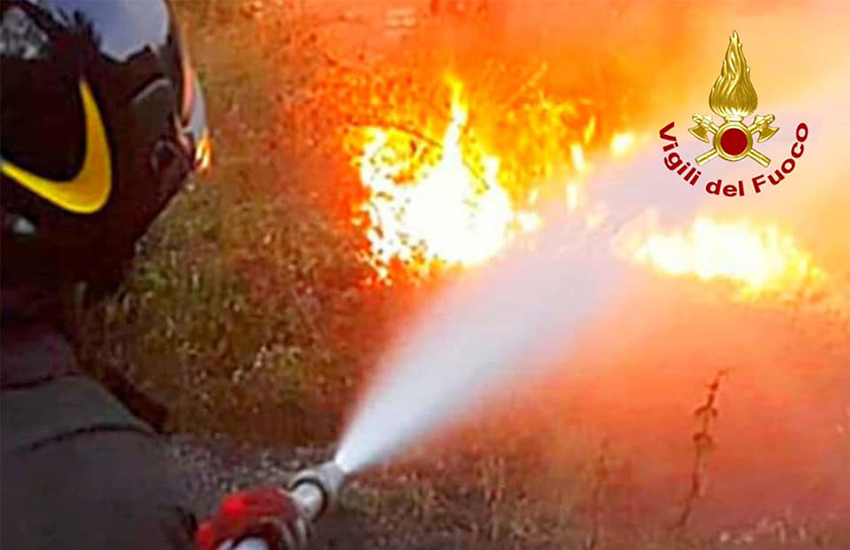 Calabria, il terribile bollettino dei vigili del fuoco: 6.700 interventi in due mesi