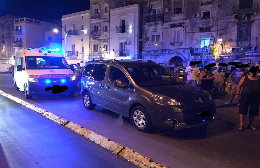Taranto: Investe un uomo e rischia il linciaggio, salvato da poliziotto