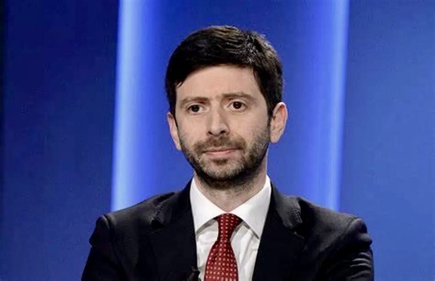 Covid: Speranza, ‘Terza dose si farà, partiremo dai più fragili’