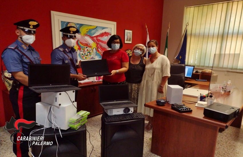 San Giuseppe jato: Si filmano mentre rubano nelle scuole, denunciati dai Carabinieri