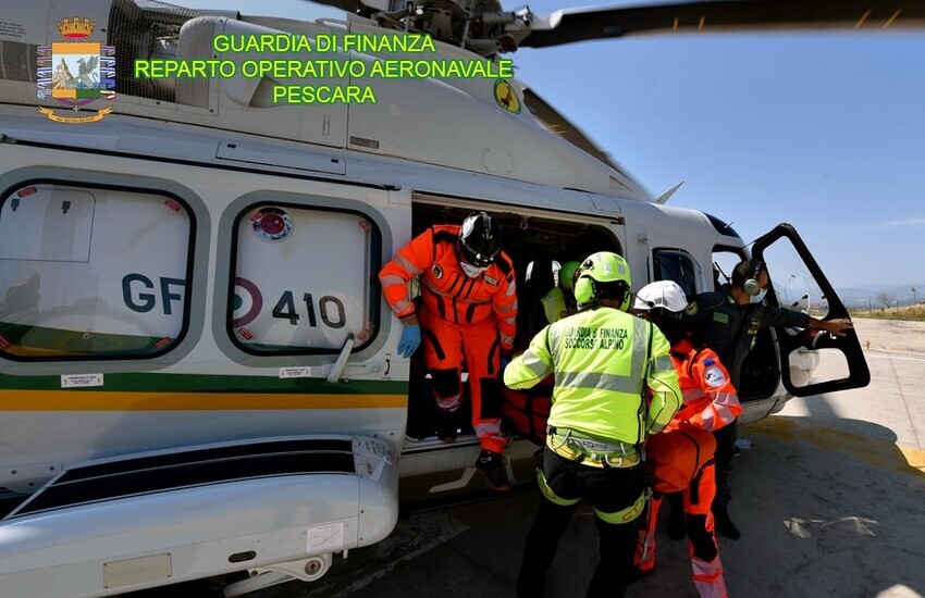 Gdf, equipaggi di volo: operatori sanitari di Anpas Abruzzo familiarizzano con l’imbarco e sbarco in sicurezza