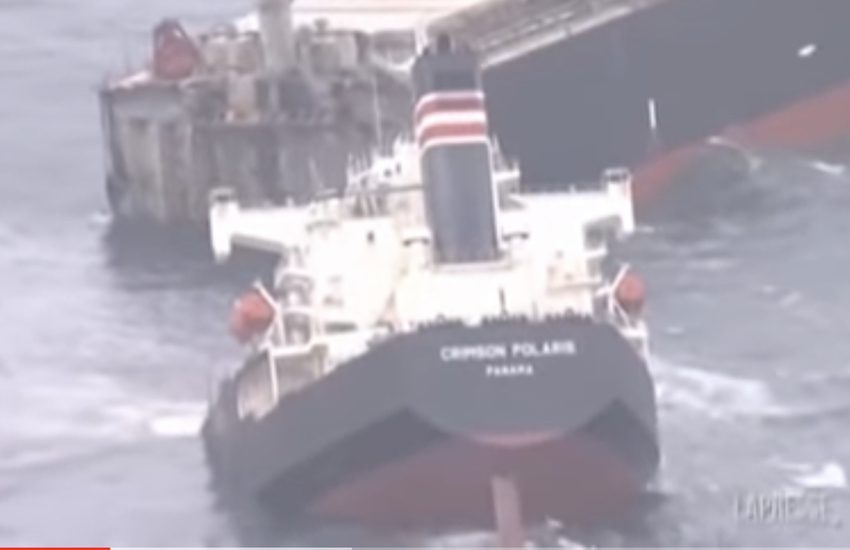 Giappone: Nave si spezza in due, petrolio si riversa in mare – Video