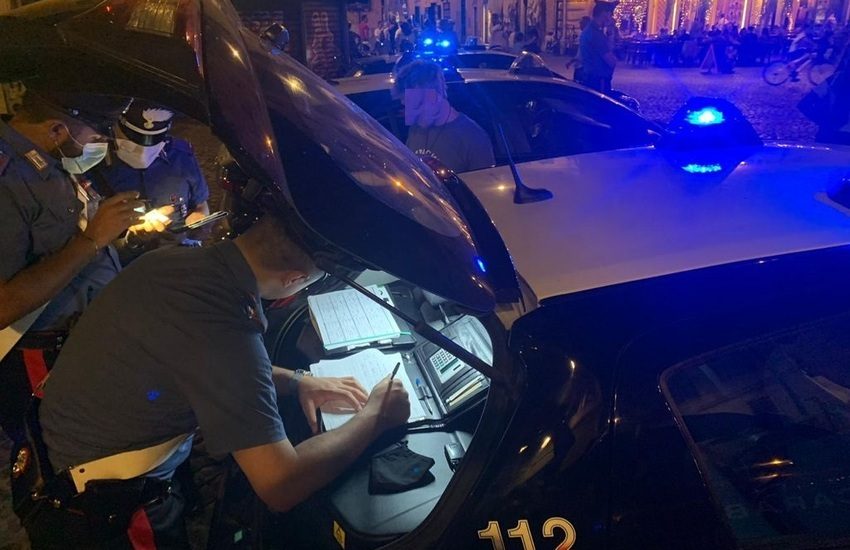 Sorpassa i carabinieri in moto, fermato con tasso alcolico 4 volte superiore, con patente sospesa e senza assicurazione
