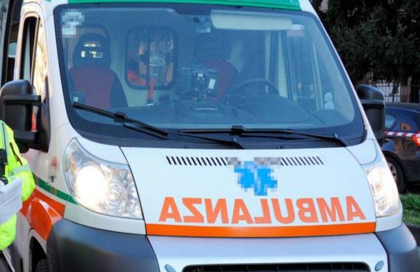 Vercelli: Frontale auto-moto, donna di 40 anni muore sul colpo