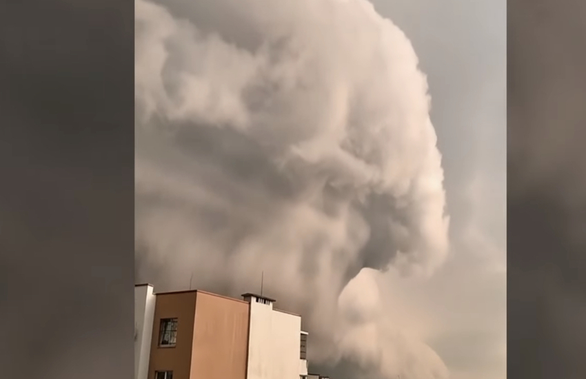 Una nube terrificante attraversa i cieli dell’Ucraina – Video