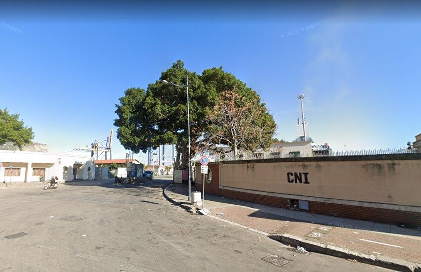 Palermo – Tensostruttura installata al porto per l’imbarco e lo sbarco dei passeggeri