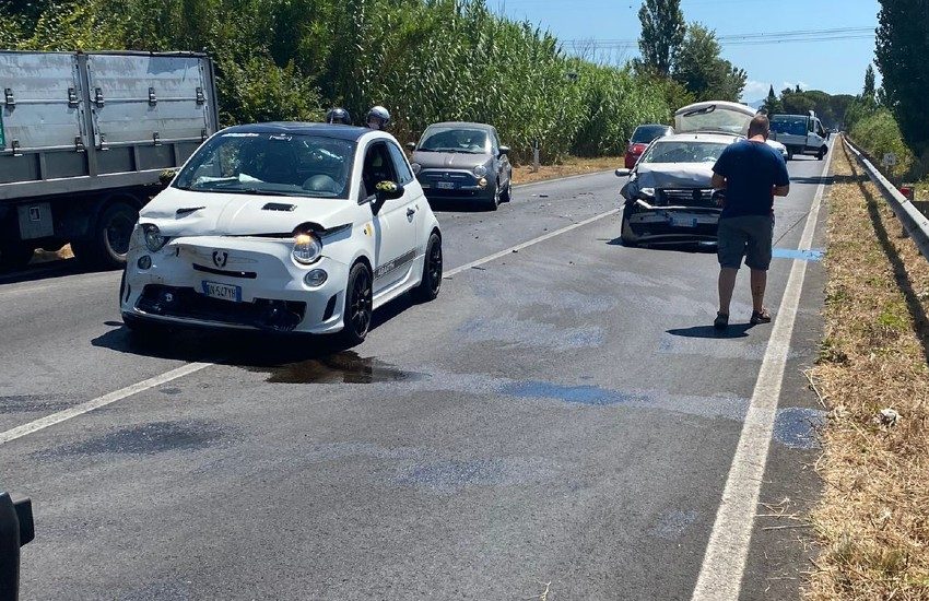 Sezze, scontro lungo l’Appia, coinvolte tre vetture. Un ferito in modo serio