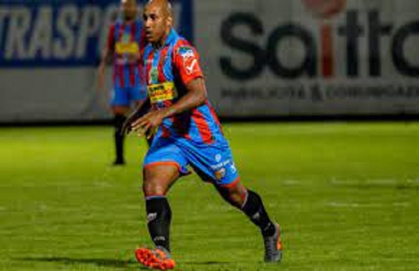 Calcio Catania, lascia anche Reginaldo: continua l’emorragia