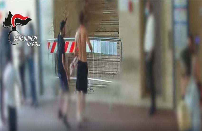 Torbido triangolo sentimentale tra la Sanità e Secondigliano: spara contro l’ex fidanzato della compagna, vivo per miracolo (VIDEO)