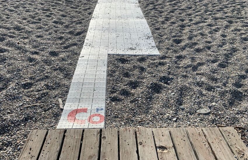 Milazzo: danneggiata la passerella che consenta ai soggetti con difficoltà motoria di raggiungere la spiaggia