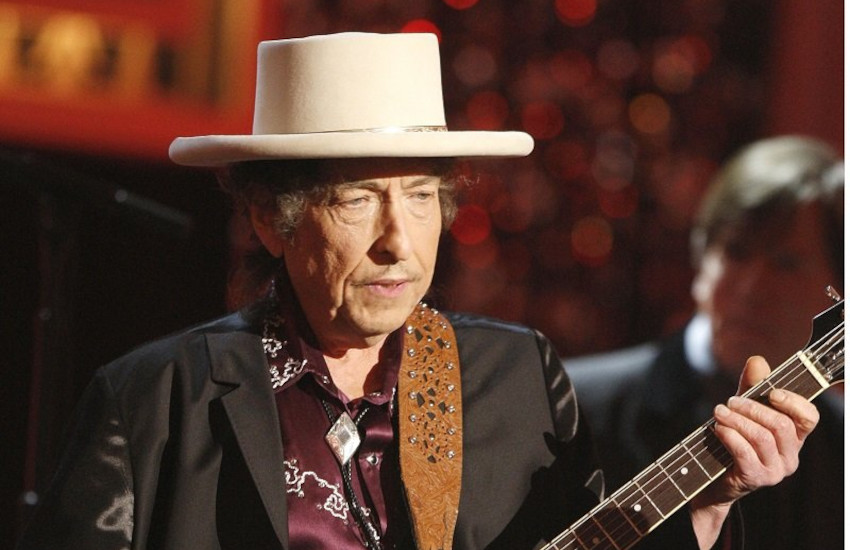 Bufera su Bob Dylan: avrebbe molestato una 12enne nel 1965