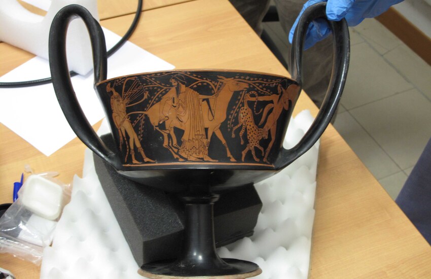 Il vaso di Brygos è autentico: il test rivelatore dell’Università di Catania