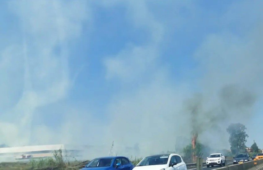 Giornata infernale sulla Pontina. Chiusa la carreggiata nord per incendio