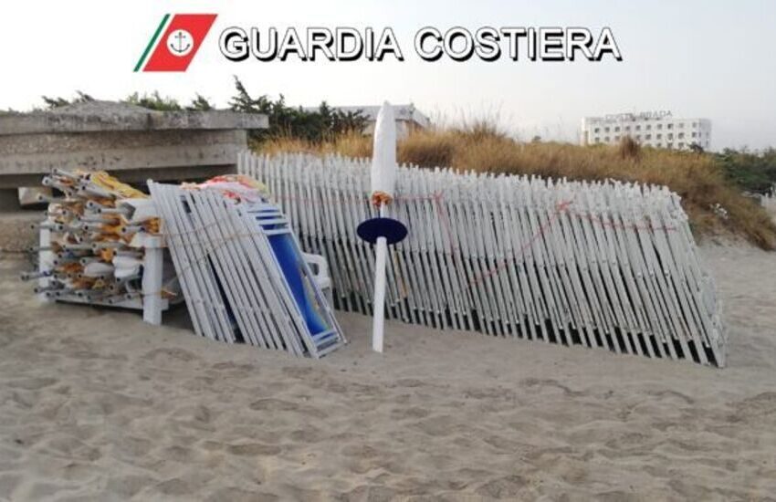 Blitz sulle spiagge occupate abusivamente, scattano sequestri e denunce