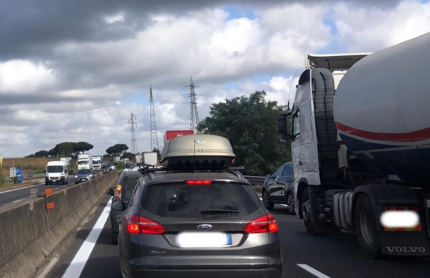 Traffico bloccato sulla A1, chiusa l’entrata di Parma
