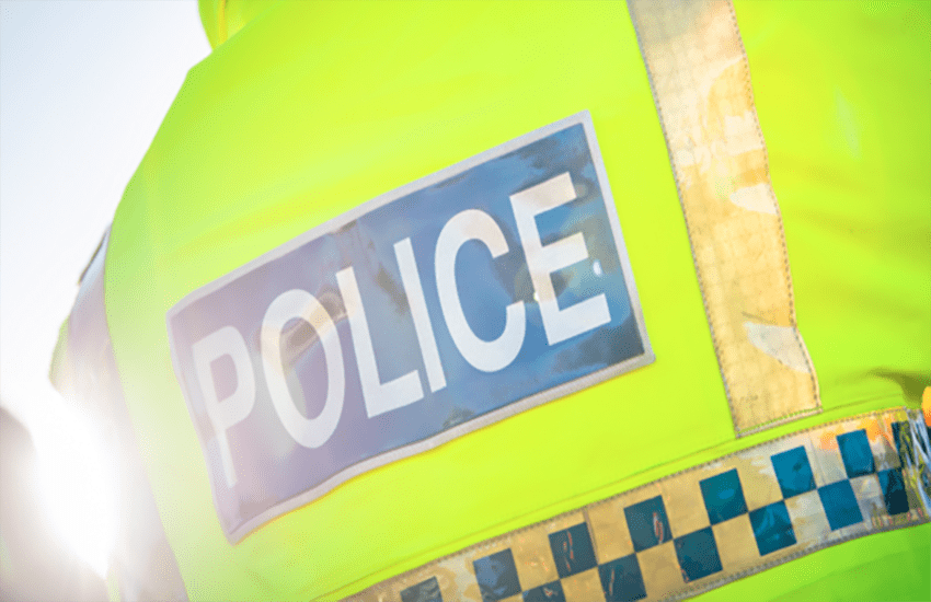 GB, sesso nell’auto di servizio anziché rispondere alle chiamate: 2 agenti di  polizia costretti a dimettersi