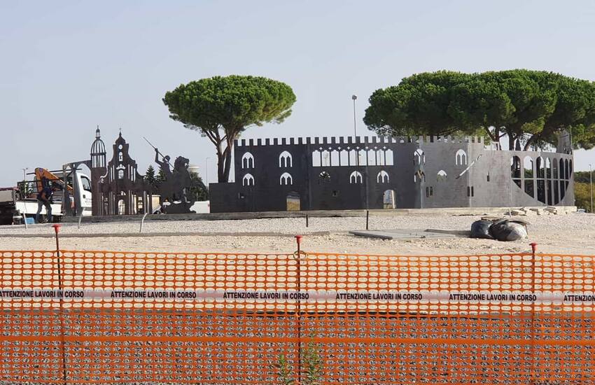 Fervono i lavori in contrada Mugno per “LA” rotonda che darà il benvenuto nella città di Ragusa